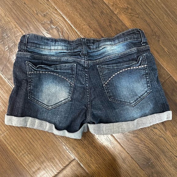 Miley Cyrus Max Azria Jean Shorts - Picture 3 of 8